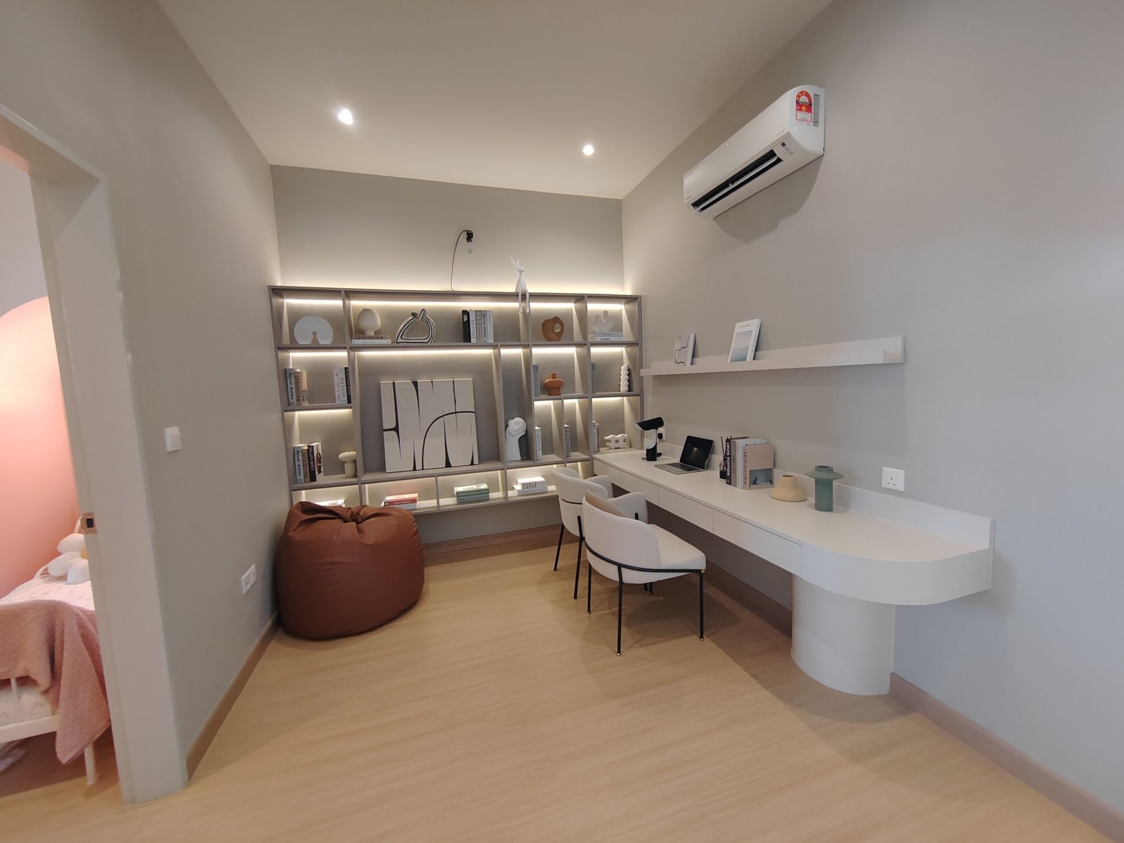 7_1ST_FLR_LIVING_HALL