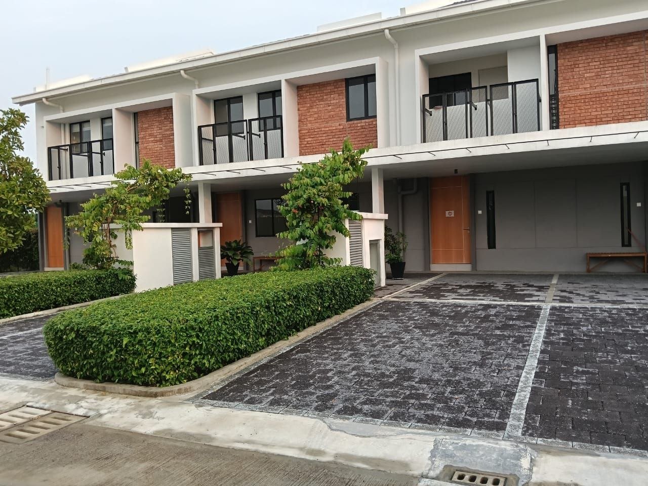 Fasad rumah townhouse Kindle Estate Rawang